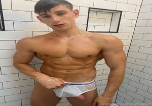 Reno Gold – 14min shower jerk off scene