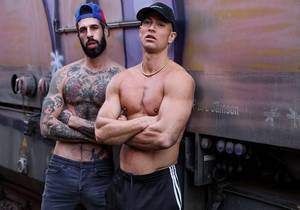 Loaded in a train – Romeo Davis & Ruslan Angelo (Bareback)