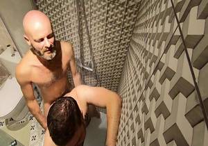 I FUCK @KINKCUBB IN THE SHOWER (BAREBACK)