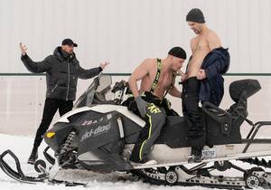 Skyy Knox, Gabriel Clark & Tayler Tash «Winter Skyy Riders» (Bareback)